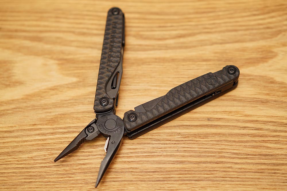 LEATHERMAN-charge+G10earth1